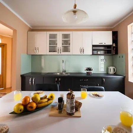 Duplex For Up To 12 People- Old Town Apartment *