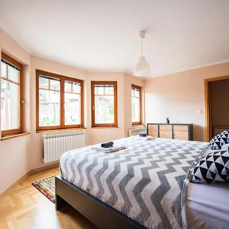 Duplex For Up To 12 People- Old Town