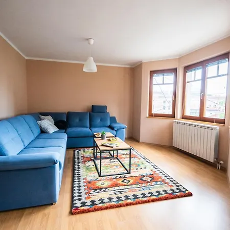Duplex For Up To 12 People- Old Town Apartment *