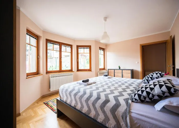 Duplex For Up To 12 People- Old Town